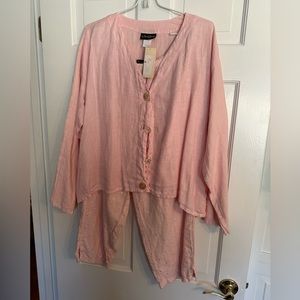Liz & Jane Two piece outfit Pink Linen top with Crop Pants Size Small NWT